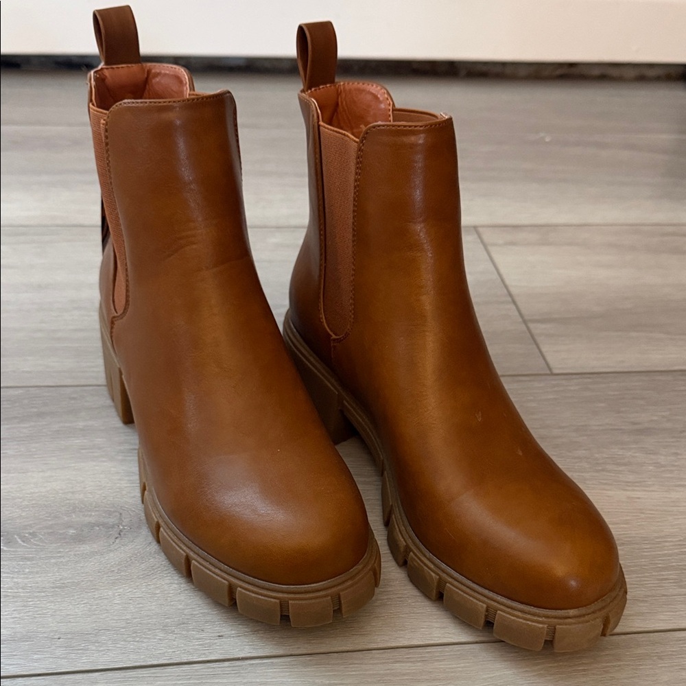 Amazon Women's Tan Chelsea Lug Sole Ankle Boots